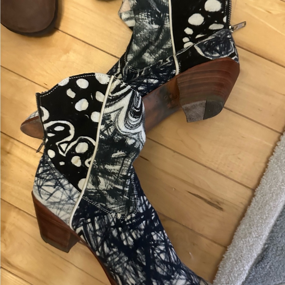 Momo Women's Navy and White Ankle Boots